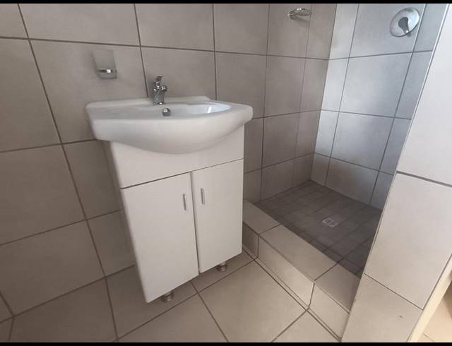 2 BEDROOM PROPERTY TO RENT IN MANABA BEACH